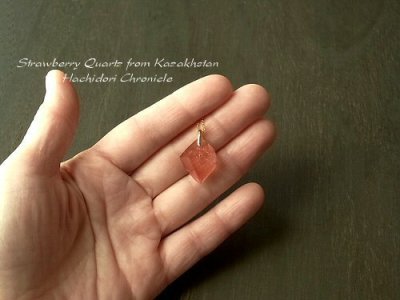 画像1: カザフスタン産ストロベリークォーツの結晶ラフカットルースペンダントトップ