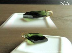 画像4: モルダバイト ペンダントトップ ＜全面研磨の菱形カットルース＞  (4)