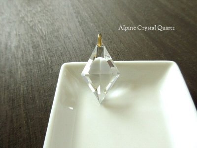 画像1: スイス産アルプス水晶の菱形カットルースペンダントトップ