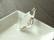 画像2: スイス産アルプス水晶の菱形カットルースペンダントトップ (2)