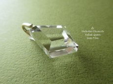 画像2: 希少なカイラス水晶 ☆ 厚切り小さめ菱形カットのペンダントトップ (2)