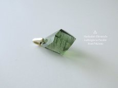 画像2: 小粒カット ☆ ルドウィジャイトインペリドット 結晶カット ペンダントトップ (2)