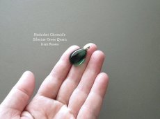 画像3: 濃い色 ☆ シベリアングリーンクォーツの少し小さめドロップペンダントトップ (3)