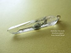 画像2: クローライト入り ☆ ガネーシュヒマール産 ヒマラヤ水晶 結晶カット ペンダントトップ (2)