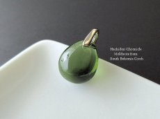 画像2: 極小粒 ☆ モルダバイトのドロップペンダントトップ (2)
