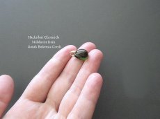 画像3: 極小粒 ☆ モルダバイトのドロップペンダントトップ (3)