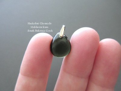 画像2: 極小粒 ☆ モルダバイトのドロップペンダントトップ