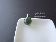 画像1: 極小粒 ☆ モルダバイトのドロップペンダントトップ (1)