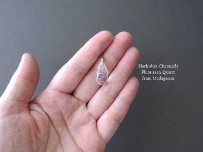画像1: 極小粒 ☆ マダガスカル産フローライトインクォーツのドロップペンダントトップ