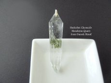 画像1: クローライト入り ☆ ガネーシュヒマール産ヒマラヤ水晶の結晶カットペンダントトップ (1)